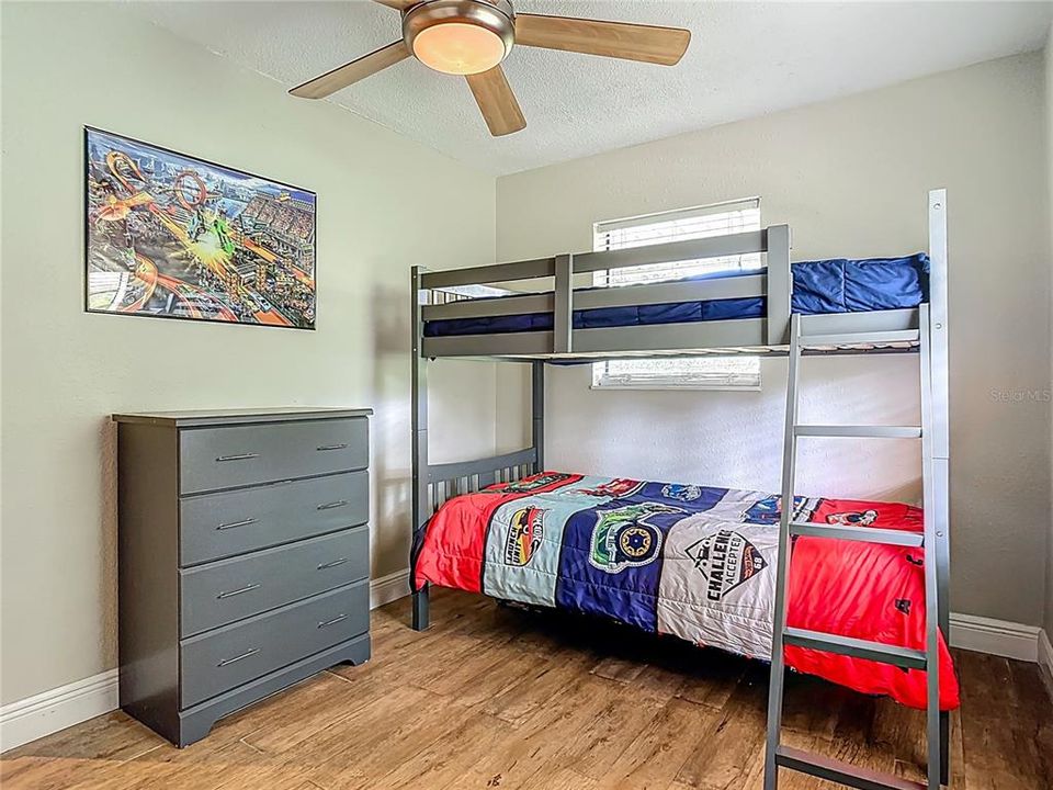 En Venta: $480,000 (4 camas, 2 baños, 1640 Pies cuadrados)