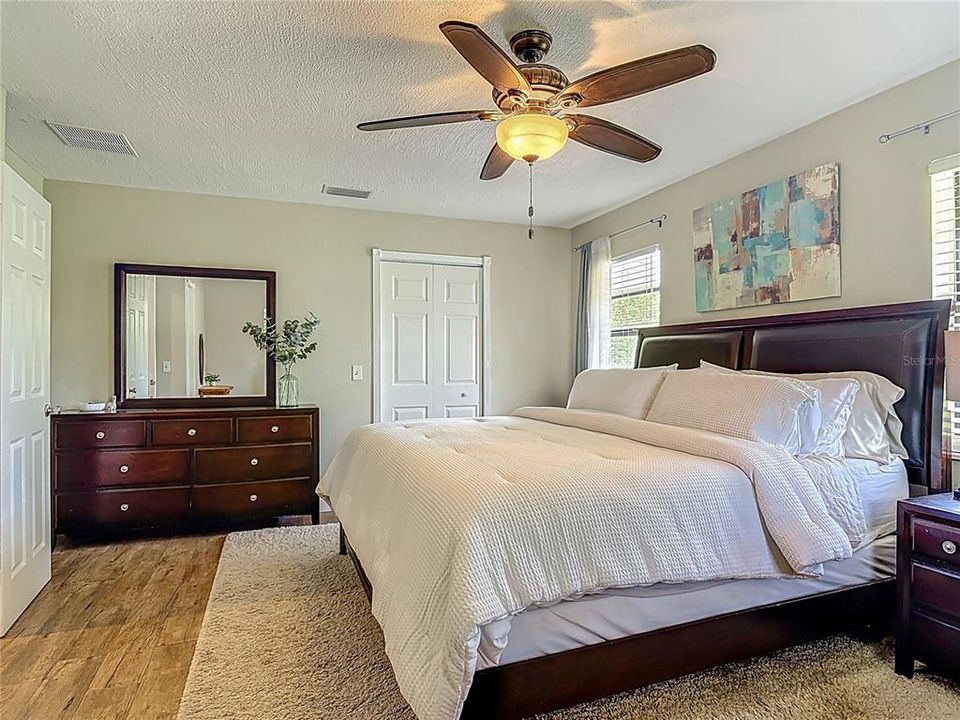 En Venta: $480,000 (4 camas, 2 baños, 1640 Pies cuadrados)