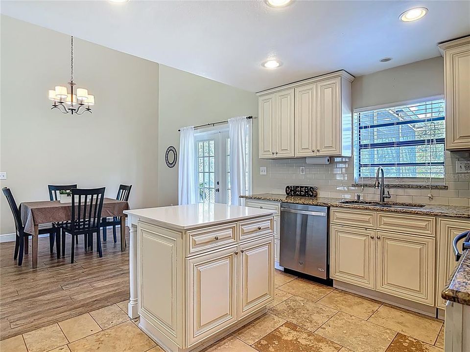 En Venta: $480,000 (4 camas, 2 baños, 1640 Pies cuadrados)