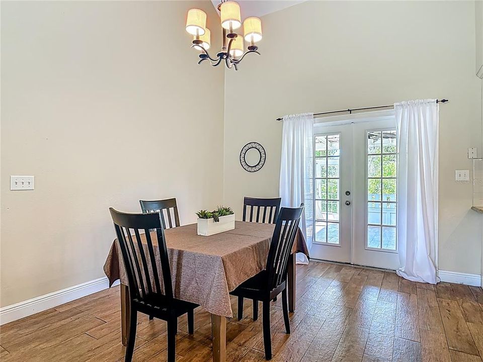 En Venta: $480,000 (4 camas, 2 baños, 1640 Pies cuadrados)