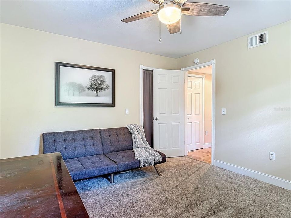 En Venta: $480,000 (4 camas, 2 baños, 1640 Pies cuadrados)