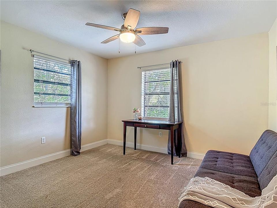 En Venta: $480,000 (4 camas, 2 baños, 1640 Pies cuadrados)