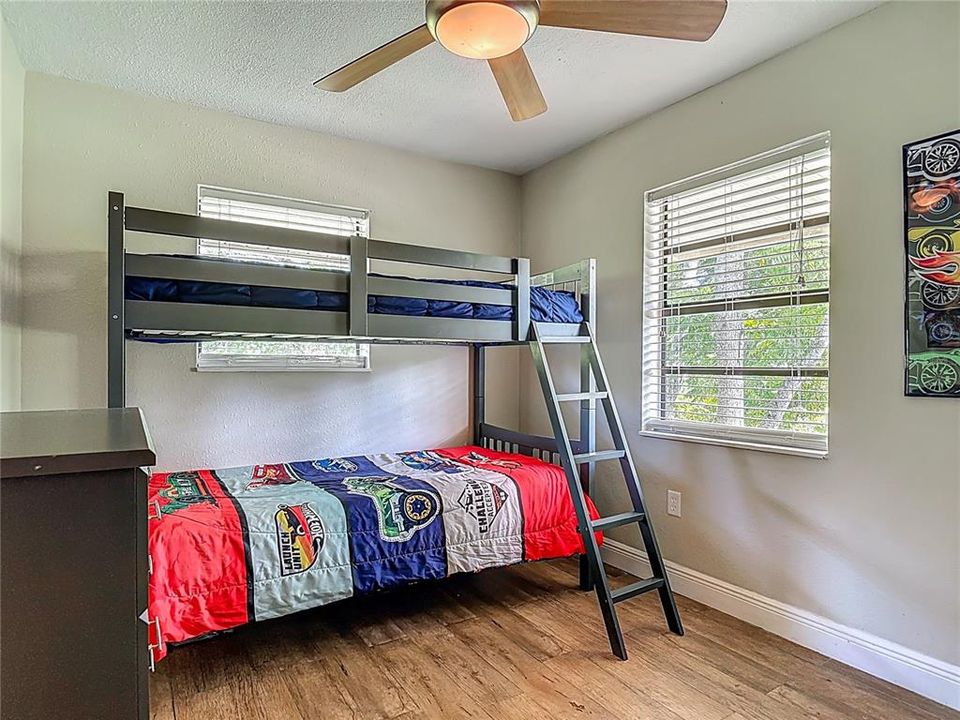 En Venta: $480,000 (4 camas, 2 baños, 1640 Pies cuadrados)