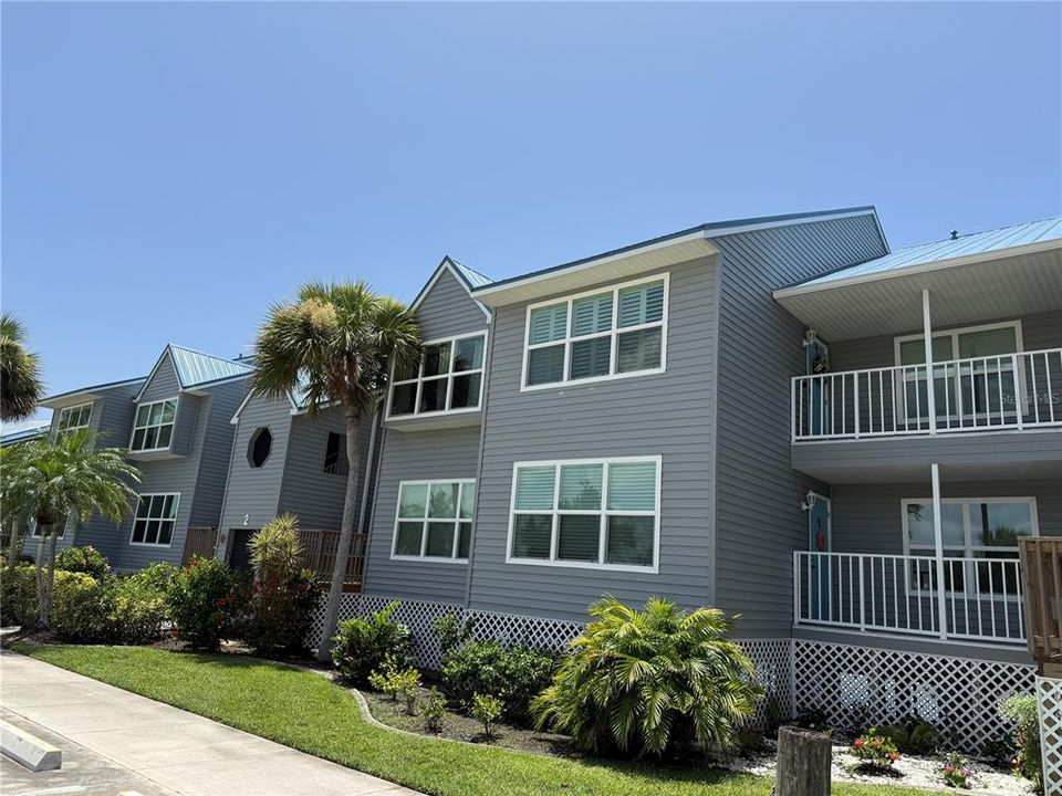 Active With Contract: $132,000 (1 beds, 1 baths, 616 Square Feet)