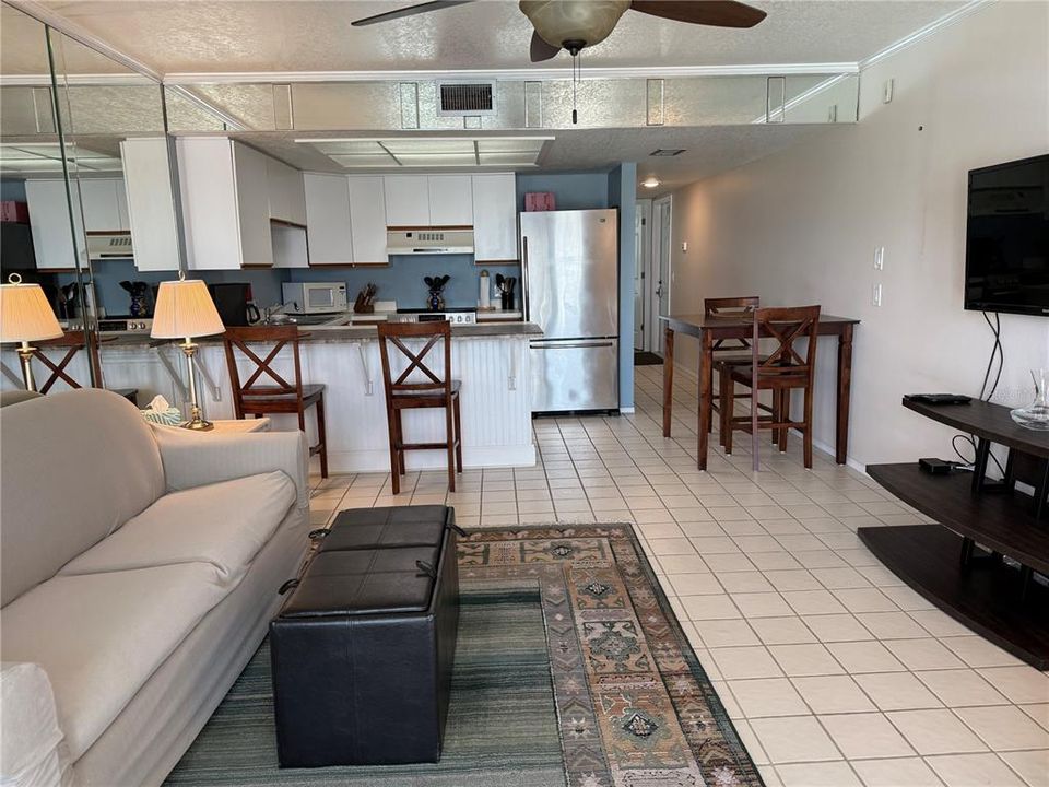 Active With Contract: $132,000 (1 beds, 1 baths, 616 Square Feet)