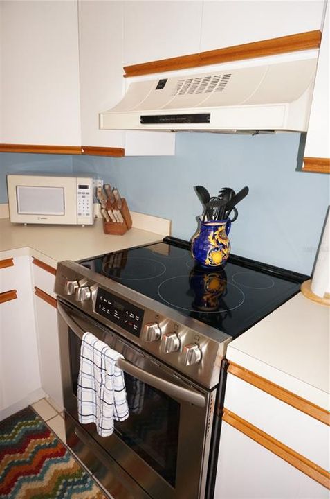 Active With Contract: $132,000 (1 beds, 1 baths, 616 Square Feet)