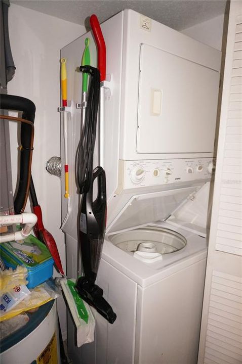 Active With Contract: $132,000 (1 beds, 1 baths, 616 Square Feet)