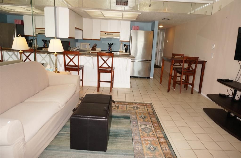 Active With Contract: $132,000 (1 beds, 1 baths, 616 Square Feet)