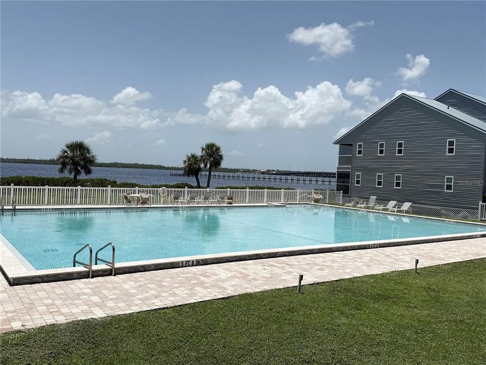 Active With Contract: $132,000 (1 beds, 1 baths, 616 Square Feet)