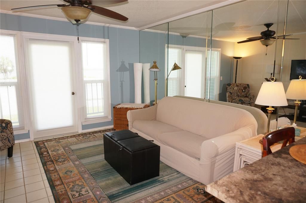 Active With Contract: $132,000 (1 beds, 1 baths, 616 Square Feet)