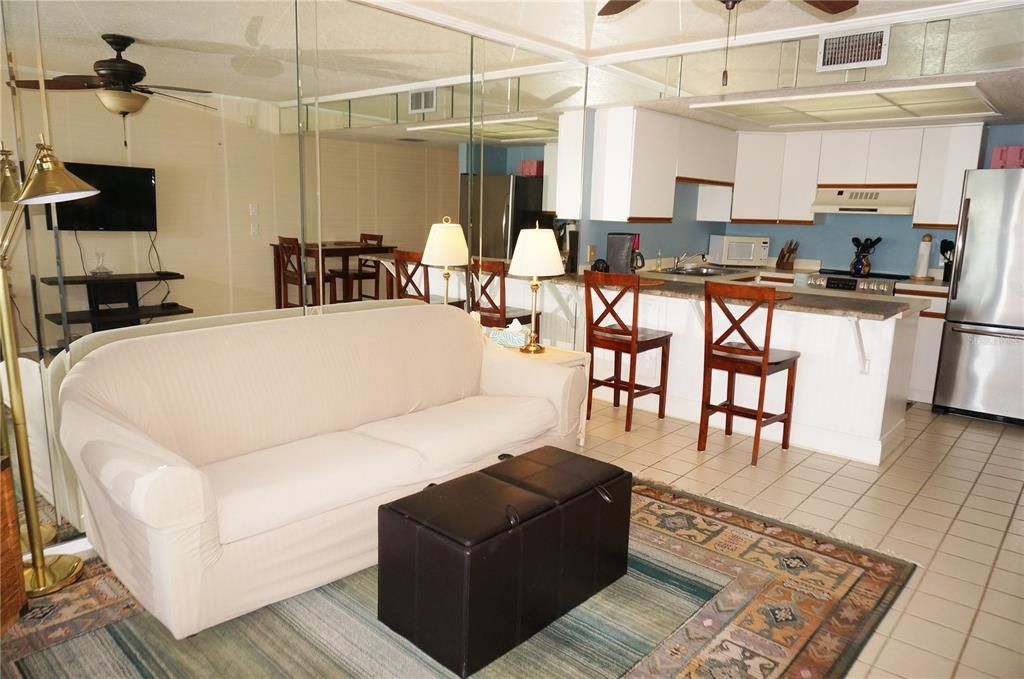 Active With Contract: $132,000 (1 beds, 1 baths, 616 Square Feet)