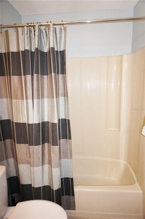 Active With Contract: $132,000 (1 beds, 1 baths, 616 Square Feet)