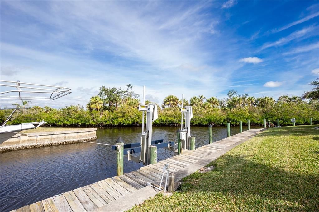 Active With Contract: $132,000 (1 beds, 1 baths, 616 Square Feet)