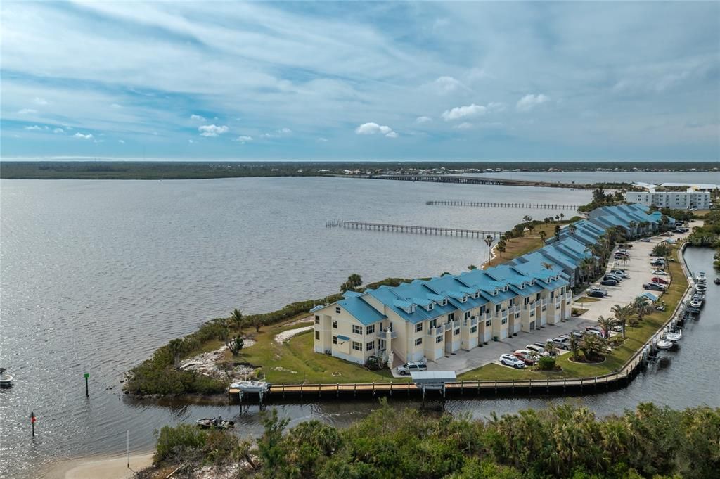 Active With Contract: $132,000 (1 beds, 1 baths, 616 Square Feet)