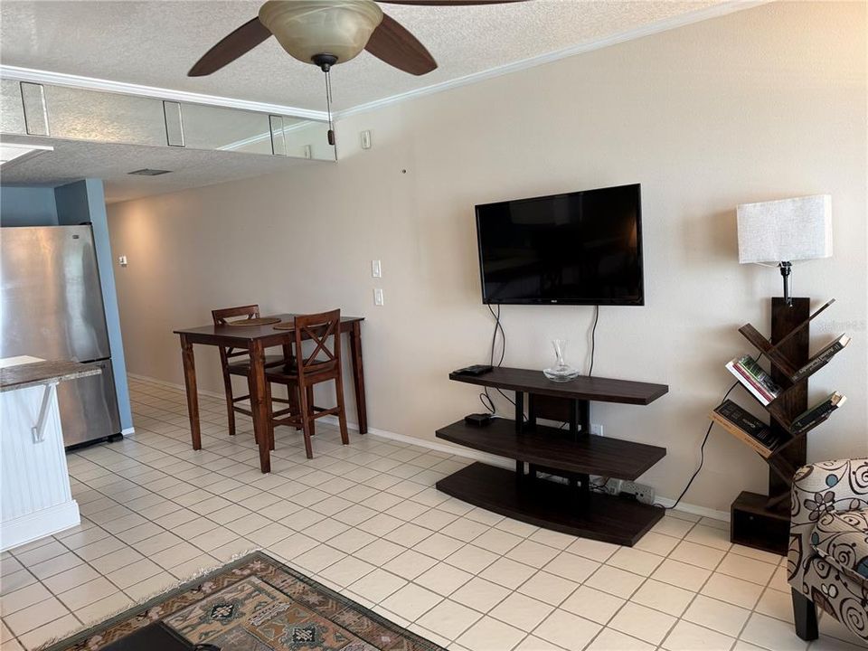 Active With Contract: $132,000 (1 beds, 1 baths, 616 Square Feet)
