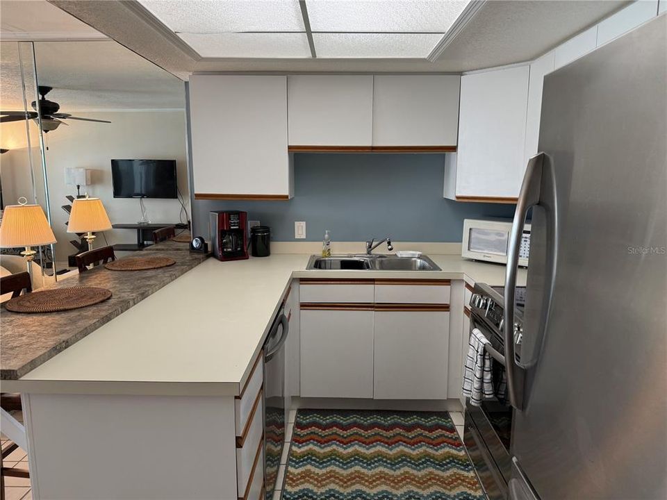 Active With Contract: $132,000 (1 beds, 1 baths, 616 Square Feet)