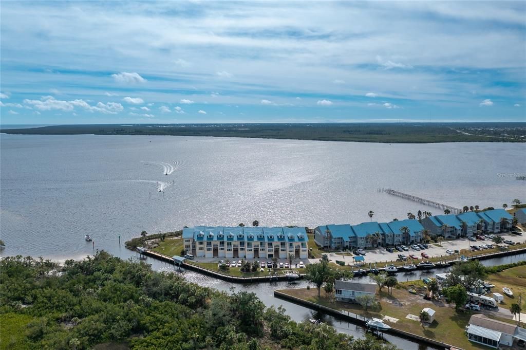 Active With Contract: $132,000 (1 beds, 1 baths, 616 Square Feet)