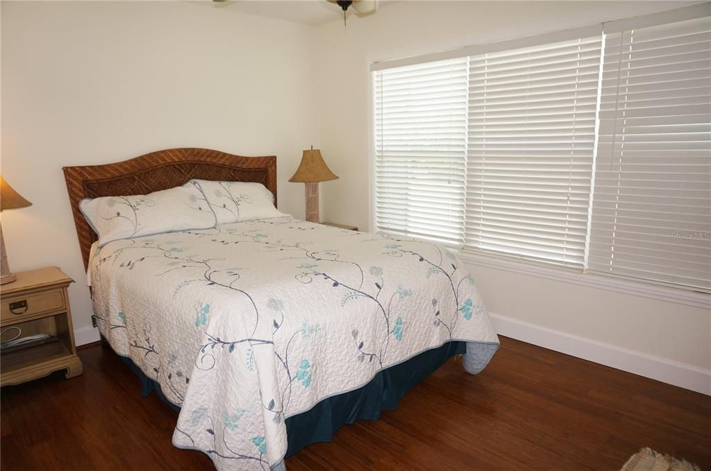 Active With Contract: $132,000 (1 beds, 1 baths, 616 Square Feet)