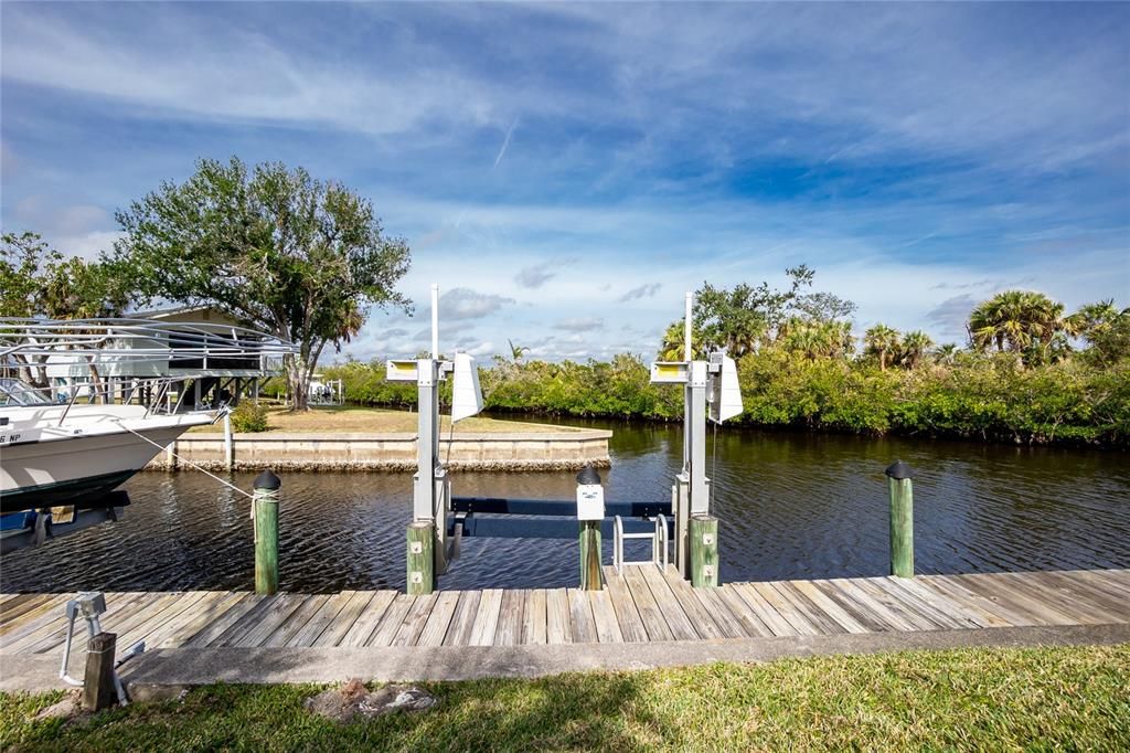 Active With Contract: $132,000 (1 beds, 1 baths, 616 Square Feet)