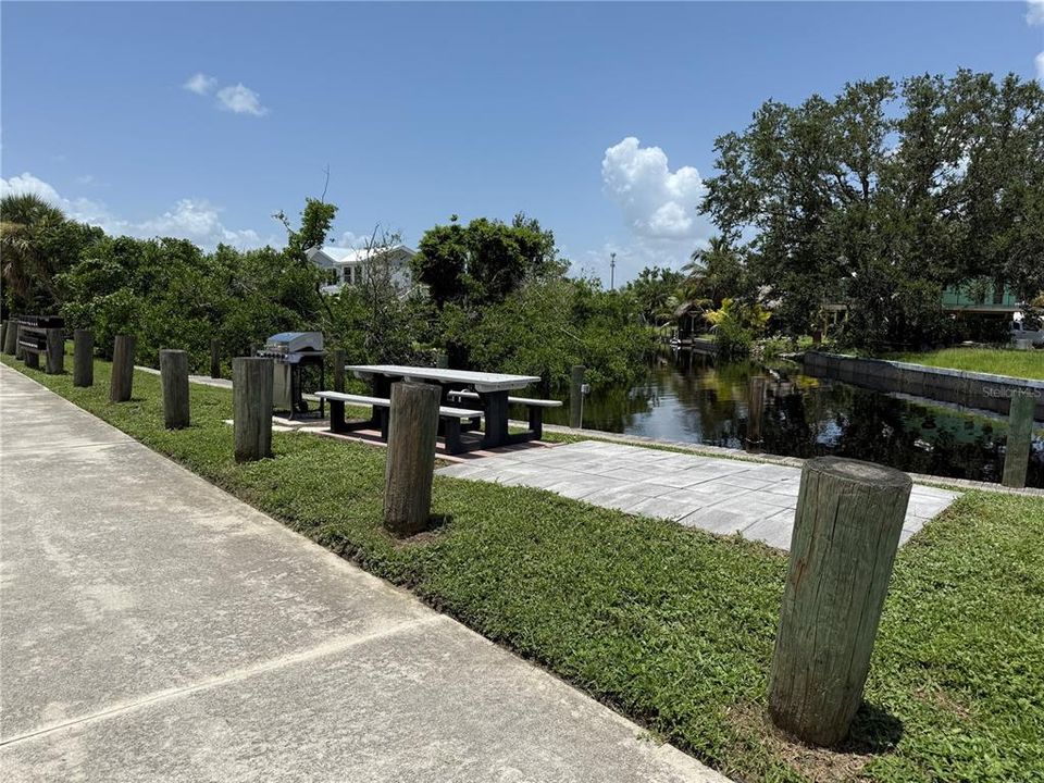 Active With Contract: $132,000 (1 beds, 1 baths, 616 Square Feet)