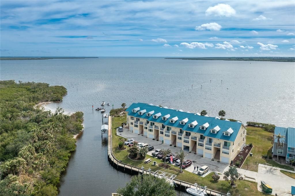 Active With Contract: $132,000 (1 beds, 1 baths, 616 Square Feet)