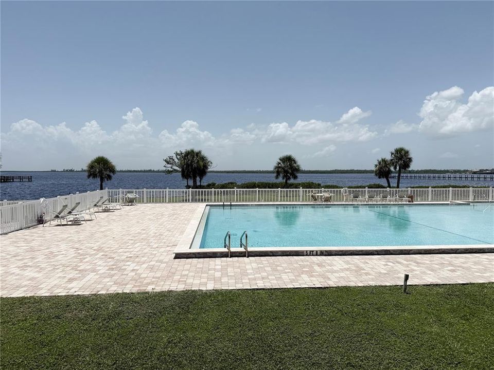 Active With Contract: $132,000 (1 beds, 1 baths, 616 Square Feet)