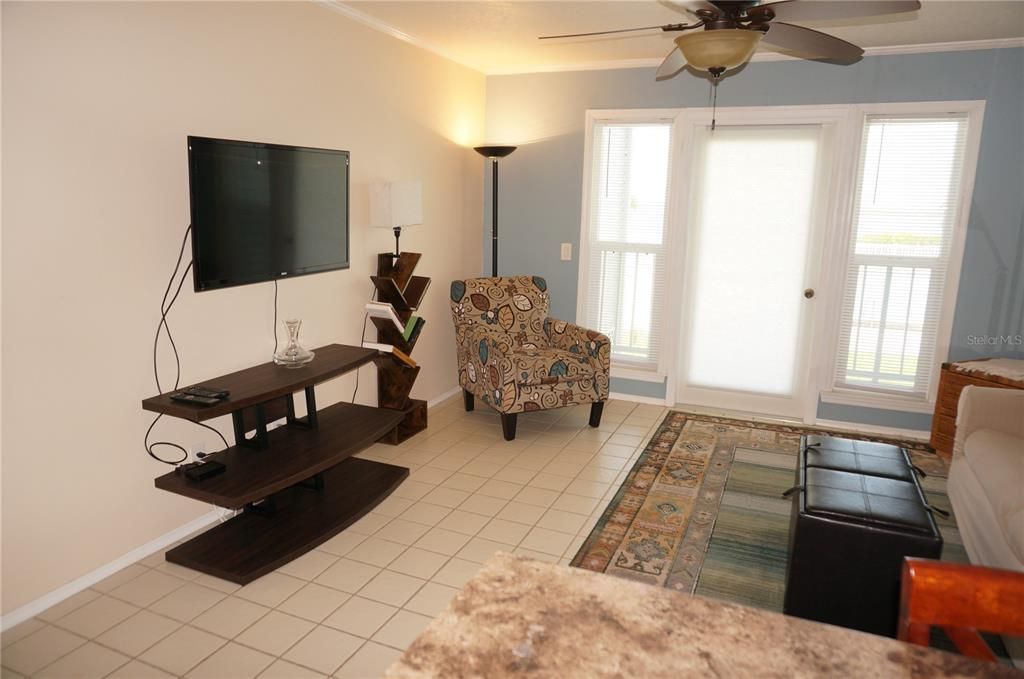 Active With Contract: $132,000 (1 beds, 1 baths, 616 Square Feet)
