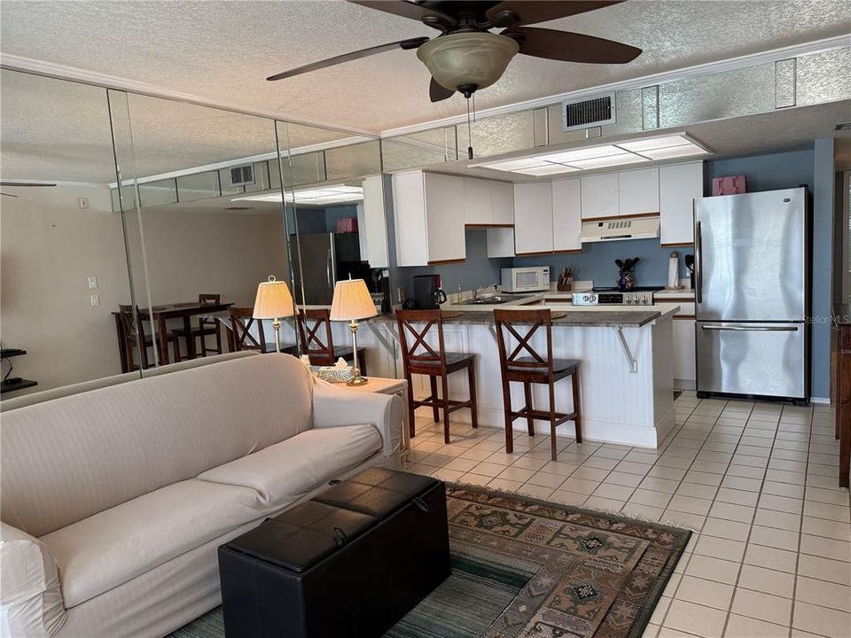 Active With Contract: $132,000 (1 beds, 1 baths, 616 Square Feet)