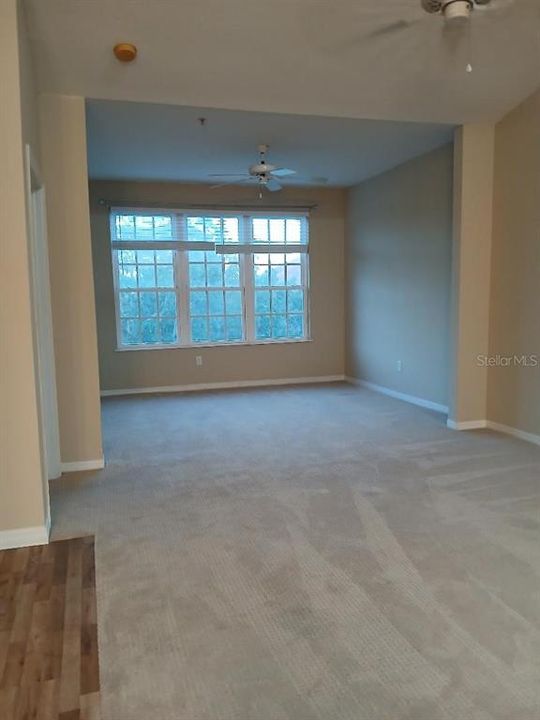 合同活跃: $1,395 (1 贝兹, 1 浴室, 949 平方英尺)