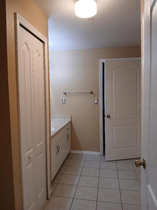 合同活跃: $1,395 (1 贝兹, 1 浴室, 949 平方英尺)