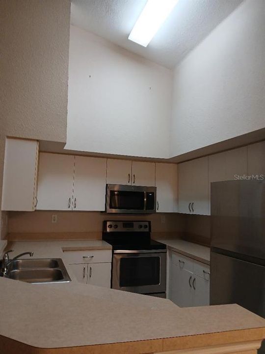 合同活跃: $1,395 (1 贝兹, 1 浴室, 949 平方英尺)