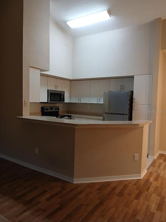 合同活跃: $1,395 (1 贝兹, 1 浴室, 949 平方英尺)