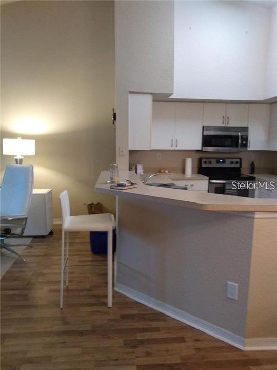 合同活跃: $1,395 (1 贝兹, 1 浴室, 949 平方英尺)