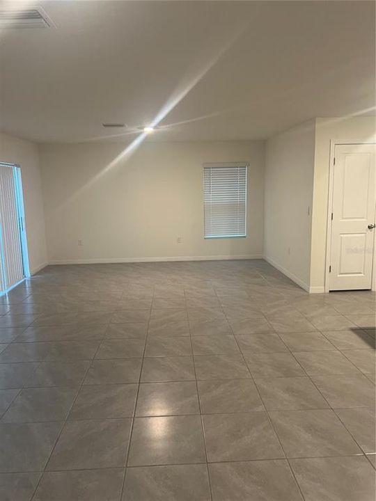 For Rent: $2,500 (4 beds, 2 baths, 2373 Square Feet)