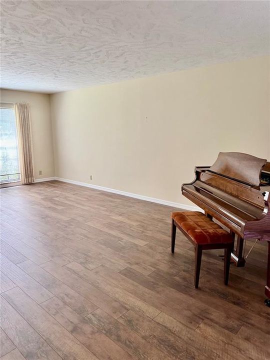 Active With Contract: $425,000 (4 beds, 2 baths, 2360 Square Feet)