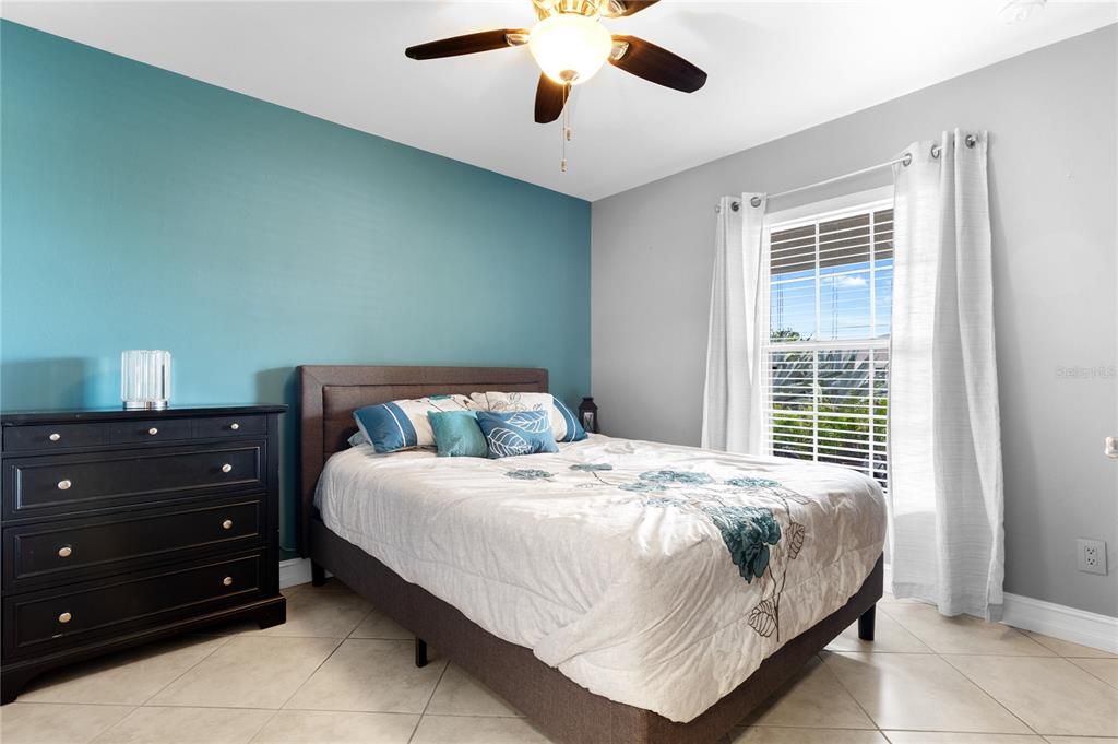 For Sale: $432,400 (3 beds, 2 baths, 1418 Square Feet)