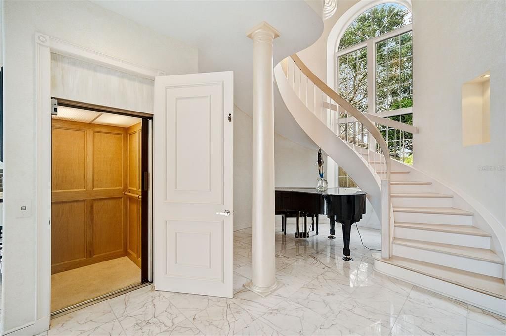 En Venta: $2,350,000 (4 camas, 6 baños, 8025 Pies cuadrados)