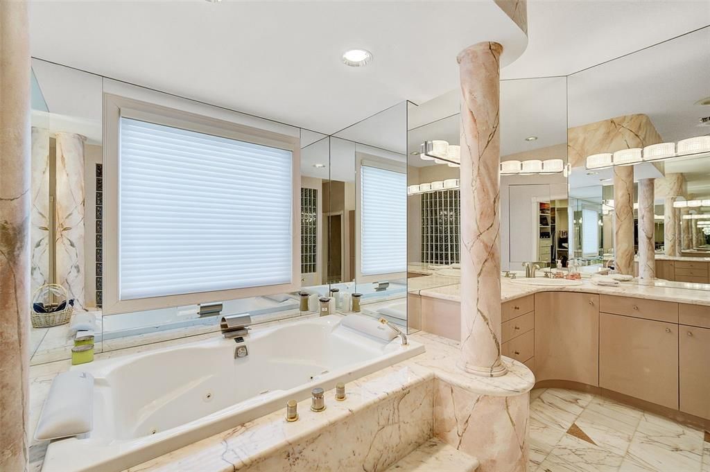 En Venta: $2,350,000 (4 camas, 6 baños, 8025 Pies cuadrados)