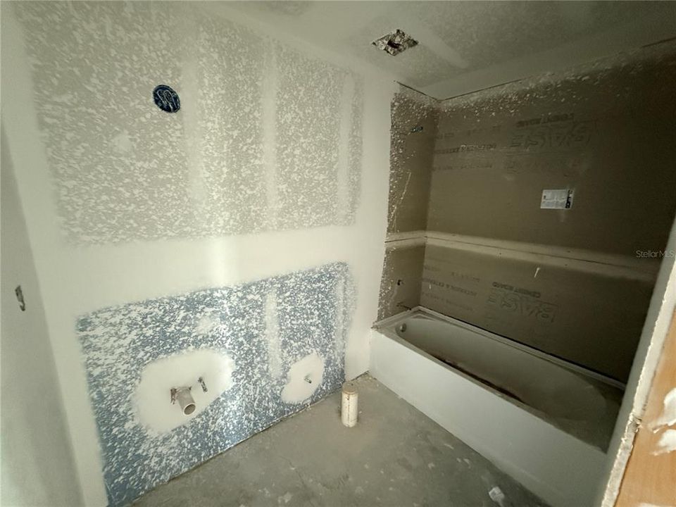 Activo con contrato: $200,000 (4 camas, 3 baños, 1683 Pies cuadrados)