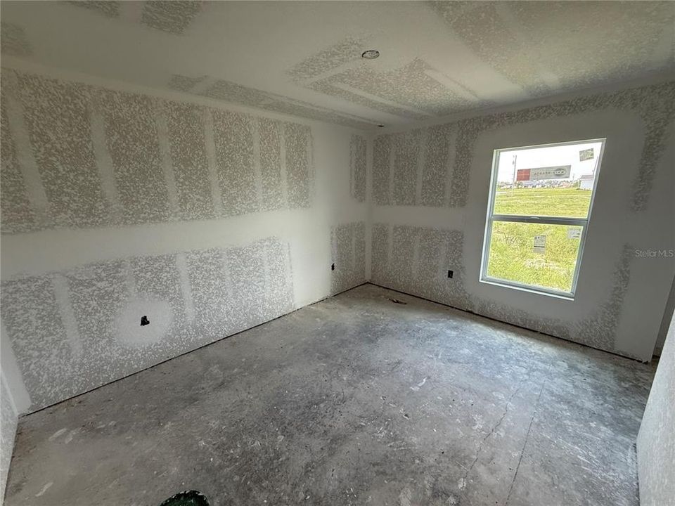 Activo con contrato: $200,000 (4 camas, 3 baños, 1683 Pies cuadrados)