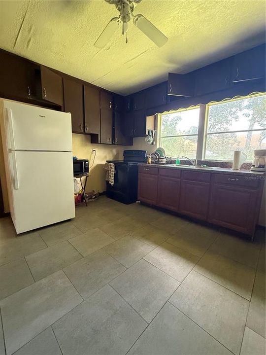 Activo con contrato: $197,000 (3 camas, 2 baños, 1385 Pies cuadrados)