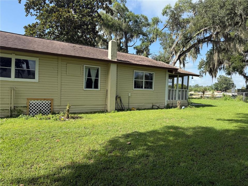 Activo con contrato: $197,000 (3 camas, 2 baños, 1385 Pies cuadrados)