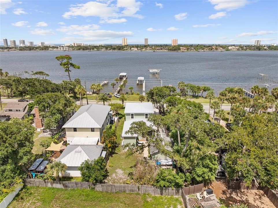 For Sale: $1,050,000 (3 beds, 2 baths, 2039 Square Feet)