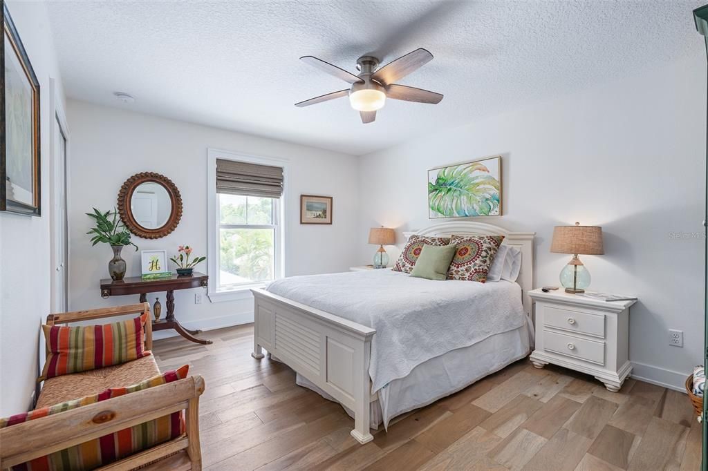 For Sale: $1,050,000 (3 beds, 2 baths, 2039 Square Feet)