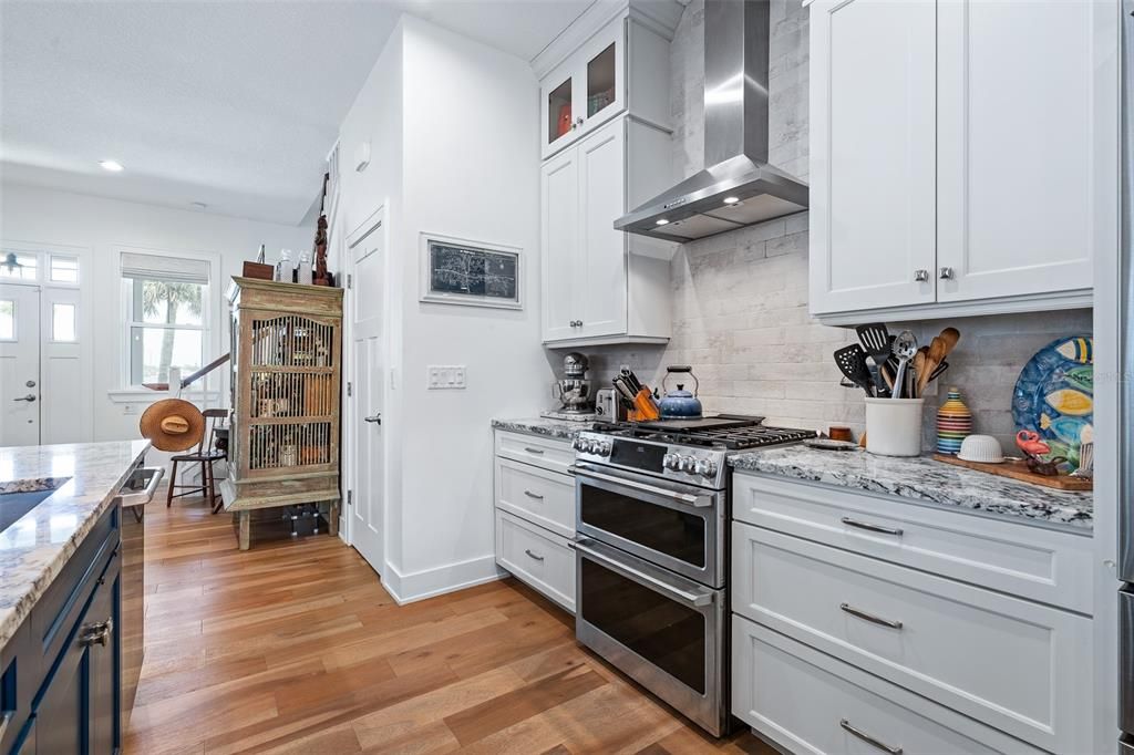 For Sale: $1,050,000 (3 beds, 2 baths, 2039 Square Feet)