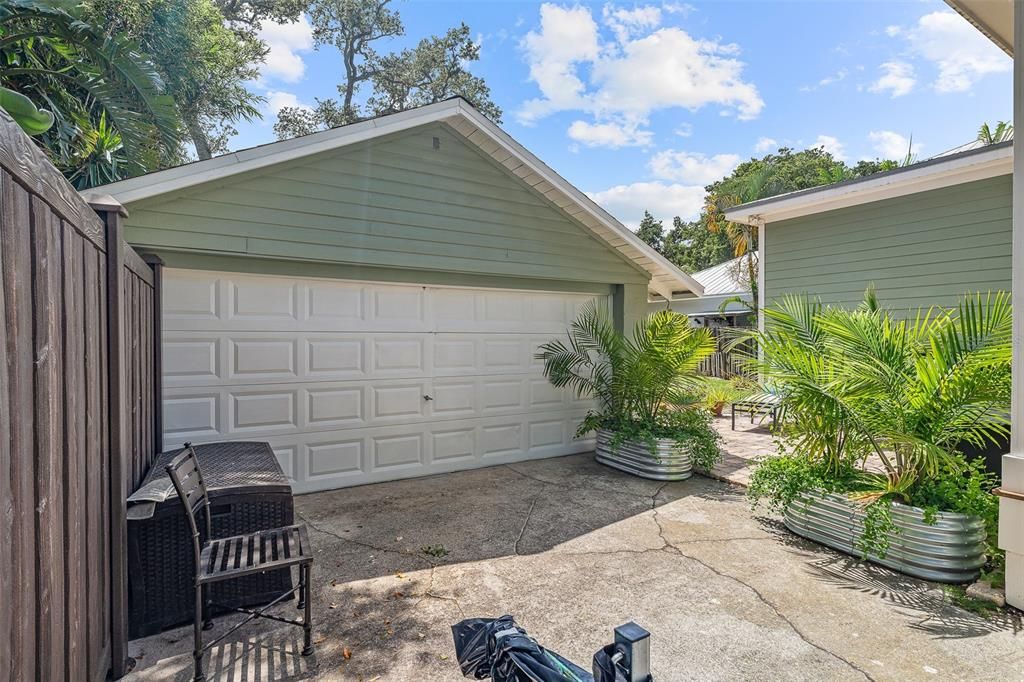 For Sale: $1,050,000 (3 beds, 2 baths, 2039 Square Feet)