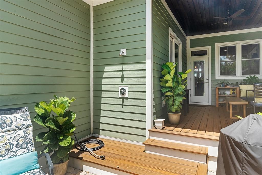 For Sale: $1,050,000 (3 beds, 2 baths, 2039 Square Feet)