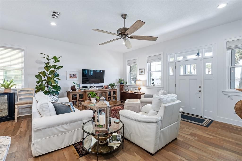 For Sale: $1,050,000 (3 beds, 2 baths, 2039 Square Feet)