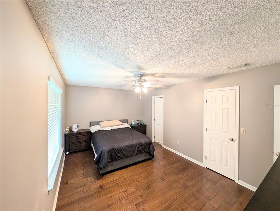 For Sale: $359,900 (3 beds, 2 baths, 1400 Square Feet)