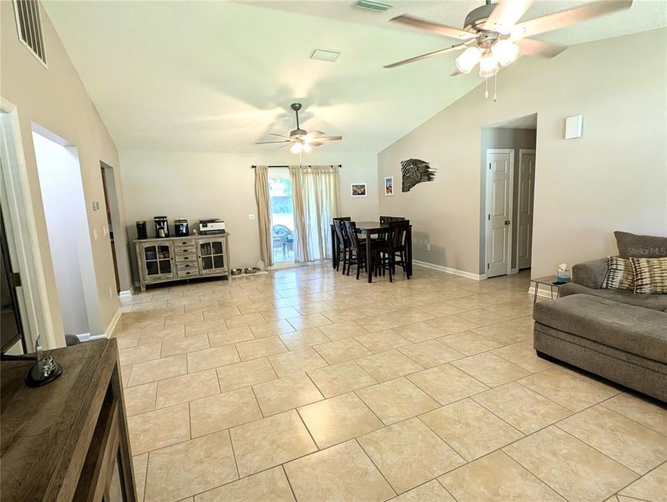 For Sale: $359,900 (3 beds, 2 baths, 1400 Square Feet)